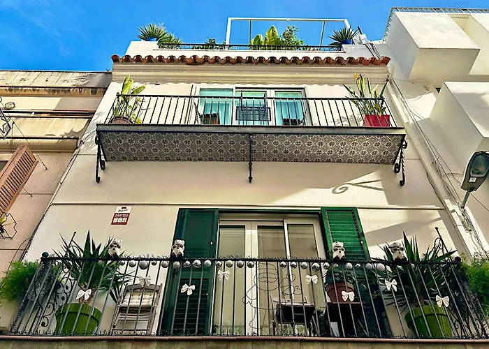 Abbott Apartment - 1 Min From The Beach - 100M2 - Sleeps 8