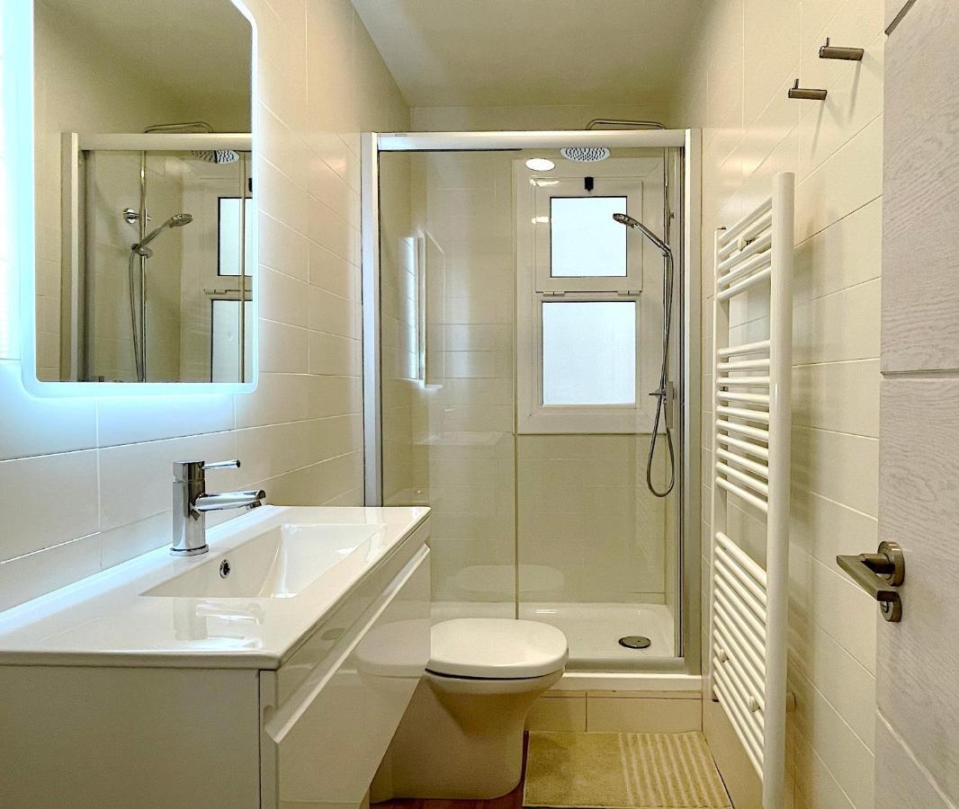 Abbott - 1 Min From The - 100m2 - Sleeps 8 Apartment Sitges