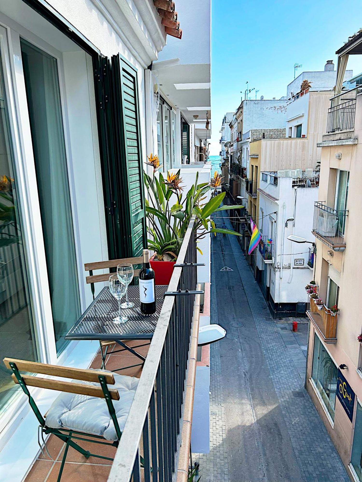 Apartment Abbott - 1 Min From The - 100m2 - Sleeps 8 Sitges