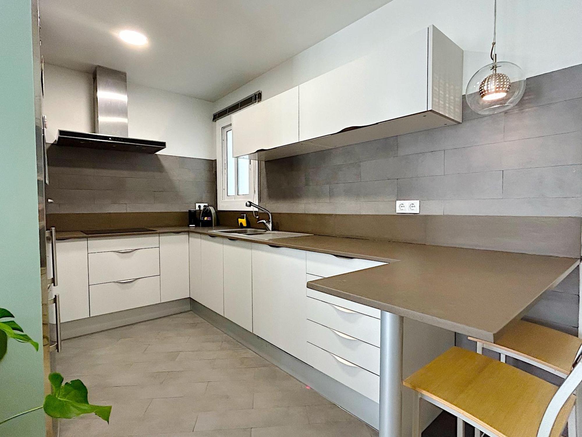 Apartment Abbott - 1 Min From The - 100m2 - Sleeps 8 *