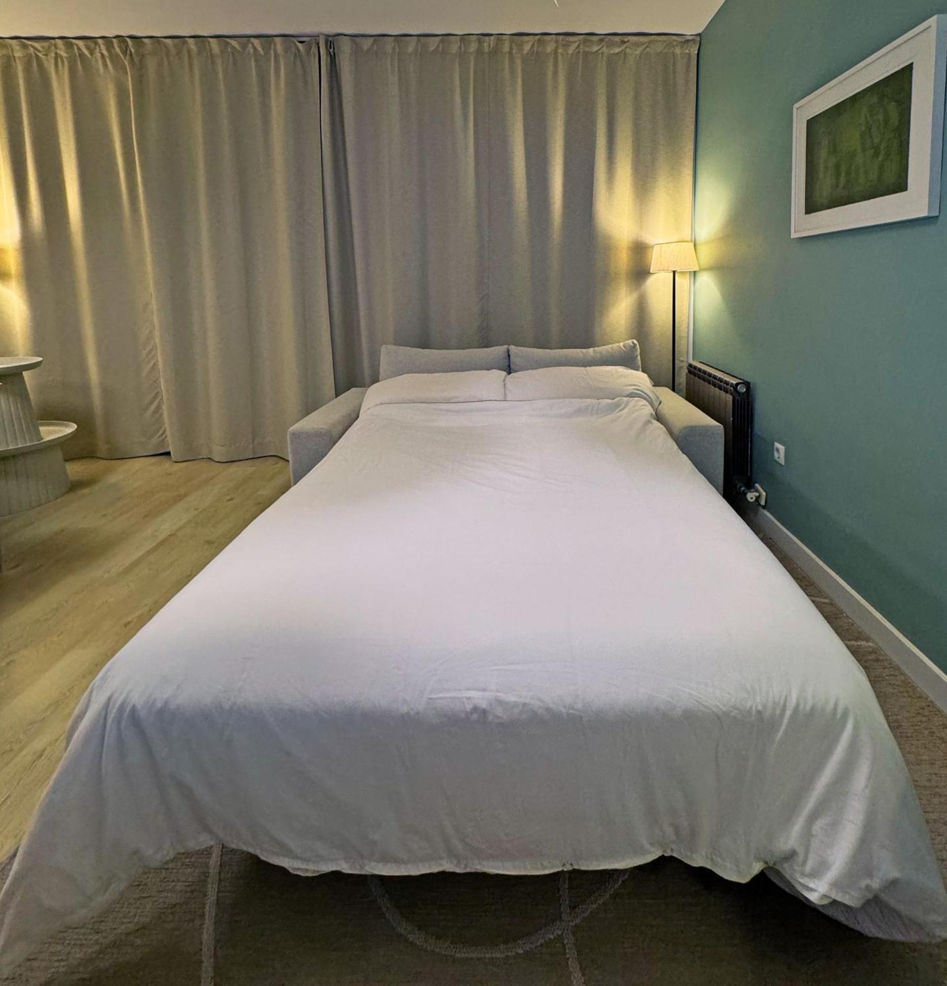 Abbott - 1 Min From The - 100m2 - Sleeps 8 Apartament